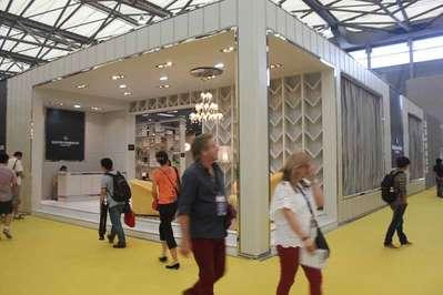 展覽展示搭建工廠(chǎng),現(xiàn)場(chǎng)展會(huì)布置中如何保證展位搭建質(zhì)量？